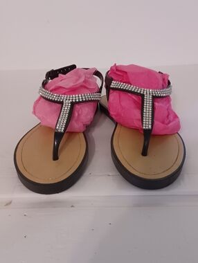 NWOT Womens VEEVEE Black T-Strap Rhinestone Sandals - Black and Tan Size 7/8